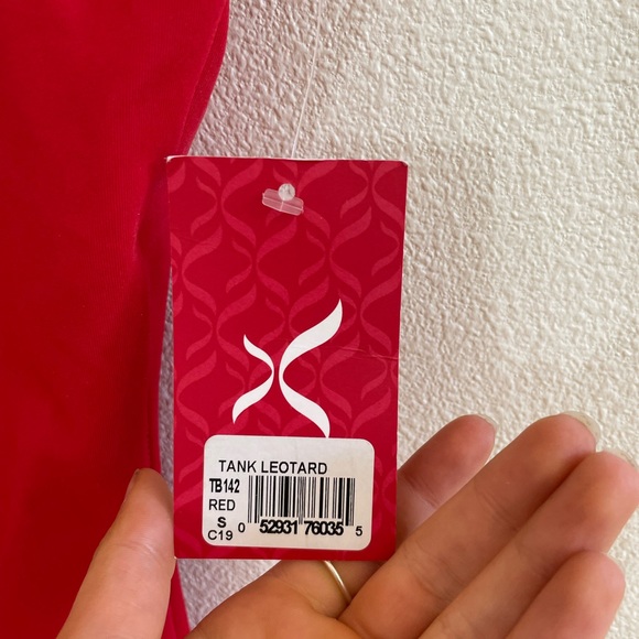 🌹NEW WITH TAGS CAPEZIO Beautiful Vibrant Red Leotard for Ballet - Picture 5 of 6